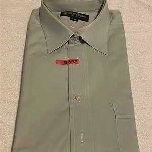 Gray Hickey Freeman long sleeve button down with pocket detail